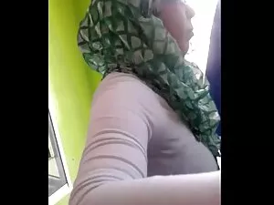 او مانند یک زن سبک و ...
